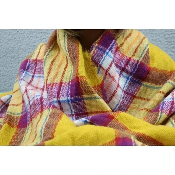 Old Navy Blanket Scarf-One Size-100% Acrylic- 72" x 32" - Picture 3 of 6